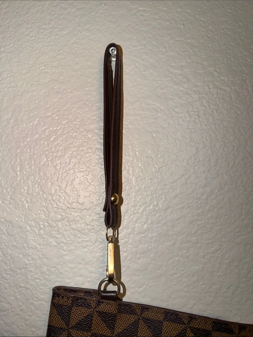 Source Unknown compact wristlet